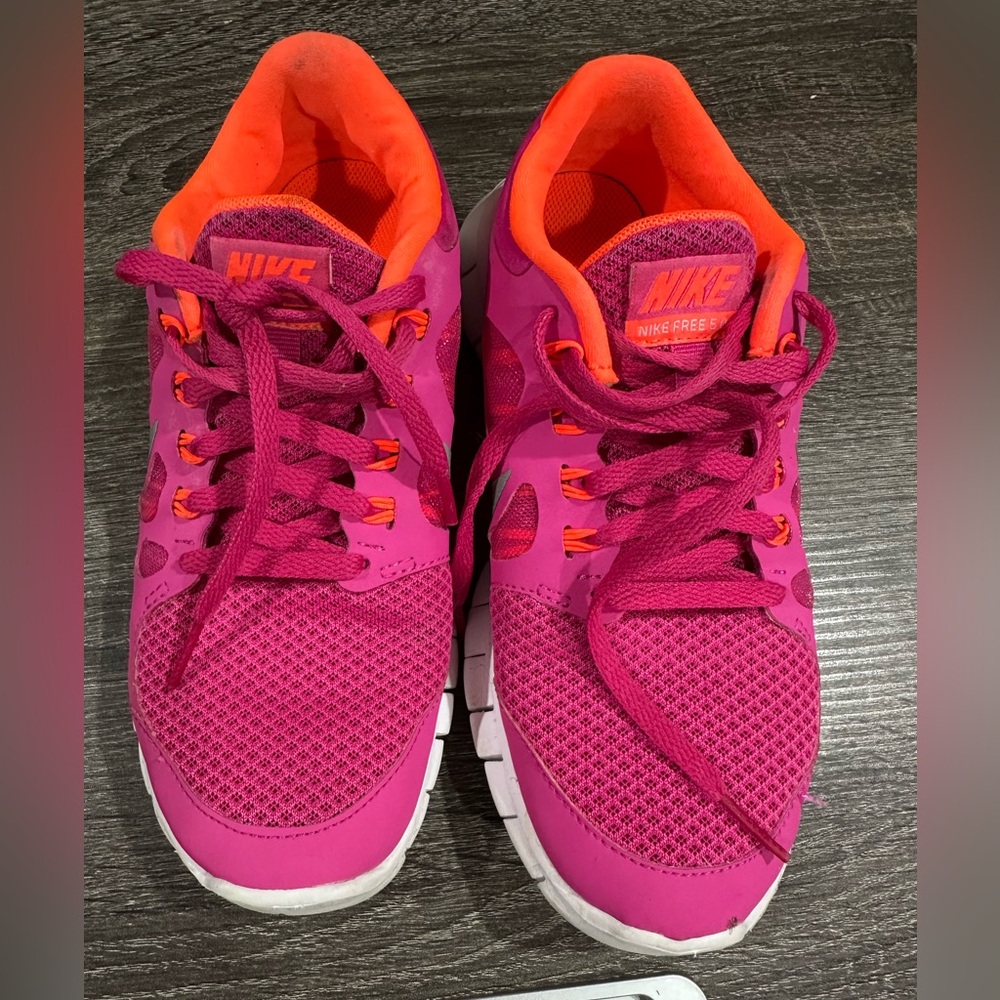 Nike Black Smartwatch With Rectangular Touchscreen - image 5